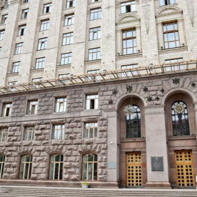 📢 Системне виведення комунальної власності у Києві: КМДА підозрюють у зловживаннях із мільйонними втратами для бюджету